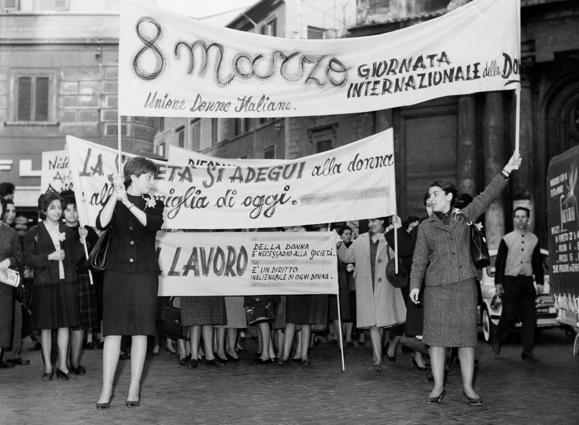 8 Marzo: La Festa della Donna tra Storia, Lotta e Potere Sacro del Femminile
