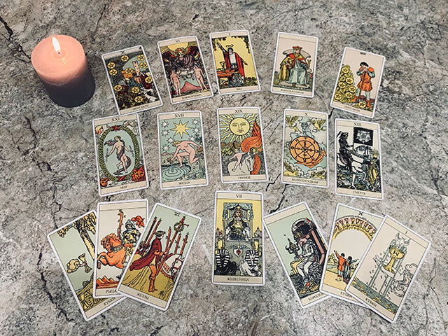 Tarot_cards_spread_for_reading